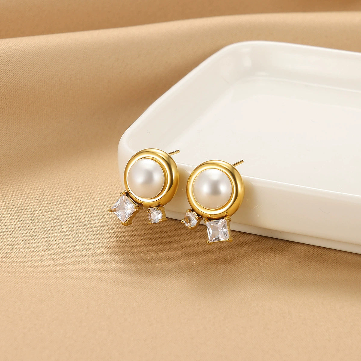 Wholesale French Retro Geometric Imitation Pearl and Stainless Steel Earrings for Women with Electroplating