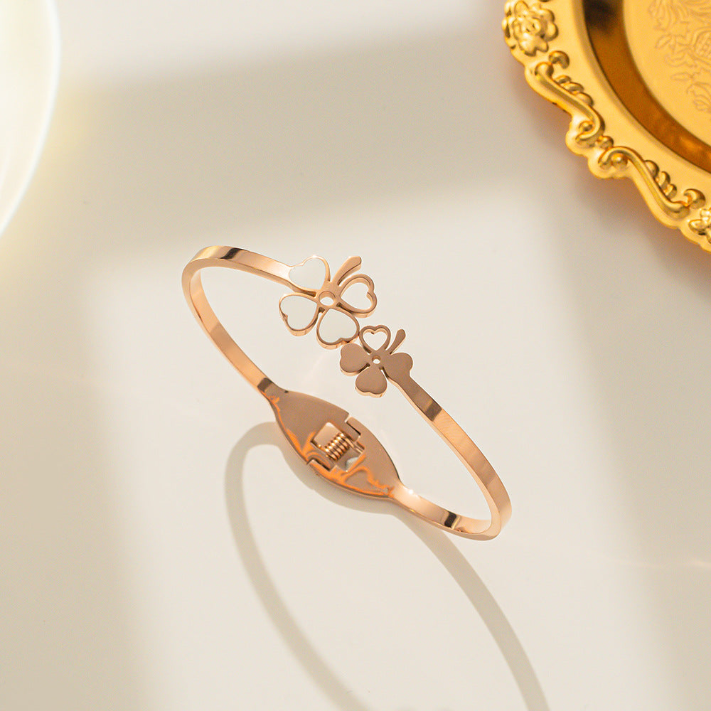 L’Étoile Luxe Gold Bangle