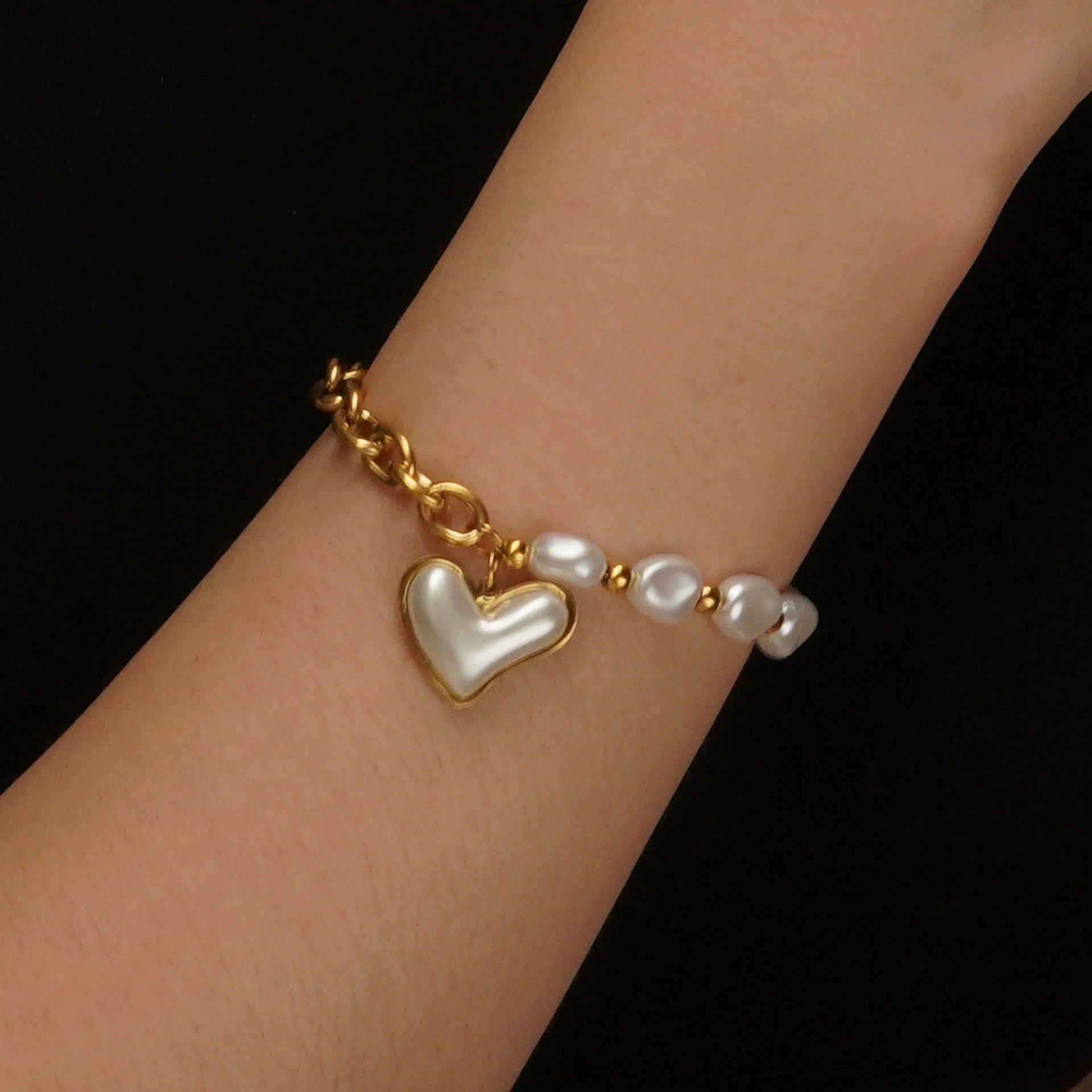 Elegant Heart-Shaped Irregular Pearl Bracelet for Women in Stainless Steel with 18K Gold Vacuum Electroplating - Waterproof and Colorfast