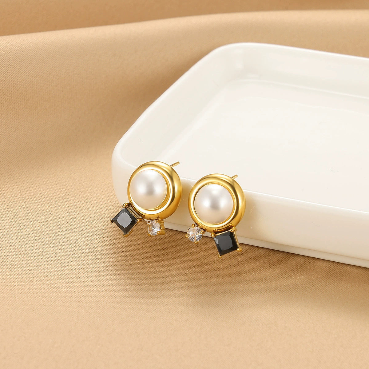 Wholesale French Retro Geometric Imitation Pearl and Stainless Steel Earrings for Women with Electroplating