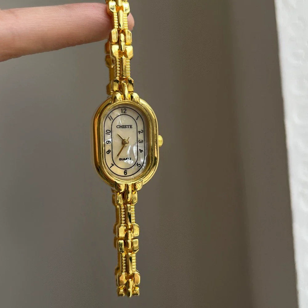 Middle Ancient Style Oval round Dial Metal Stainless Steel Bracelet Watch for Art Students