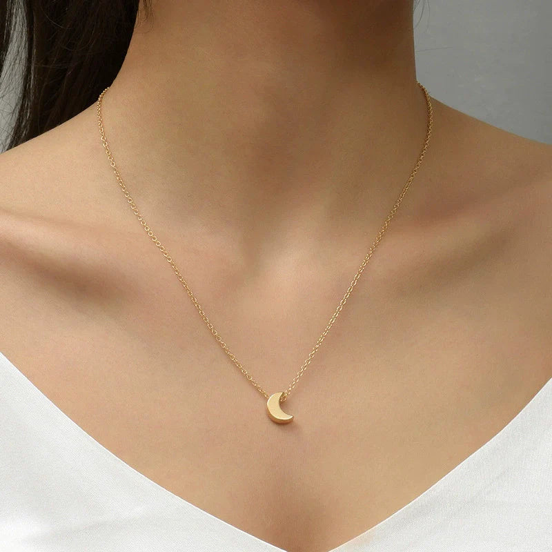 New Fashion Simple Thick Moon Pendant Necklace Retro Geometric Moon Clavicle Chain Women