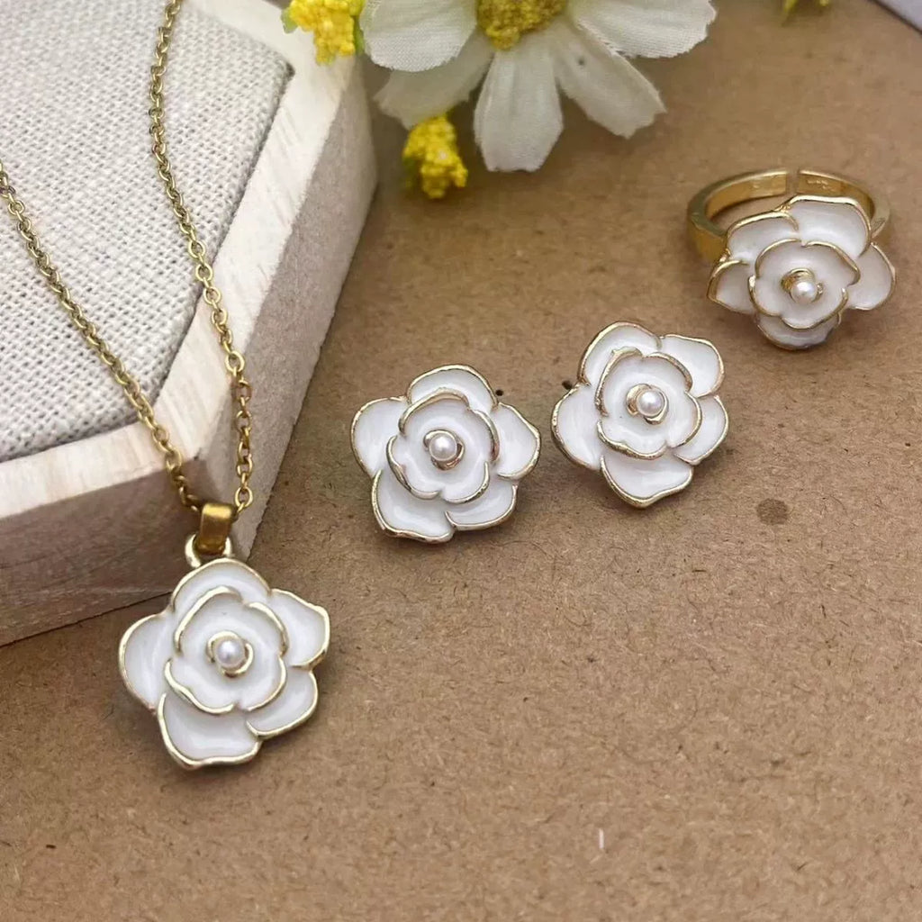 White Flower Jewelry Set