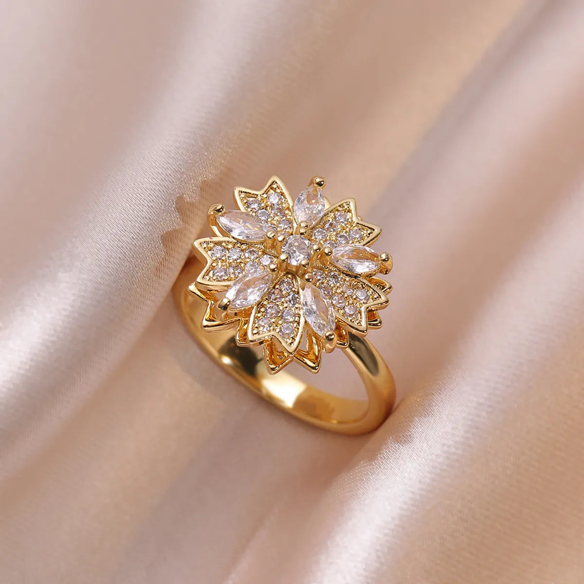La Étoile Blossom Ring
