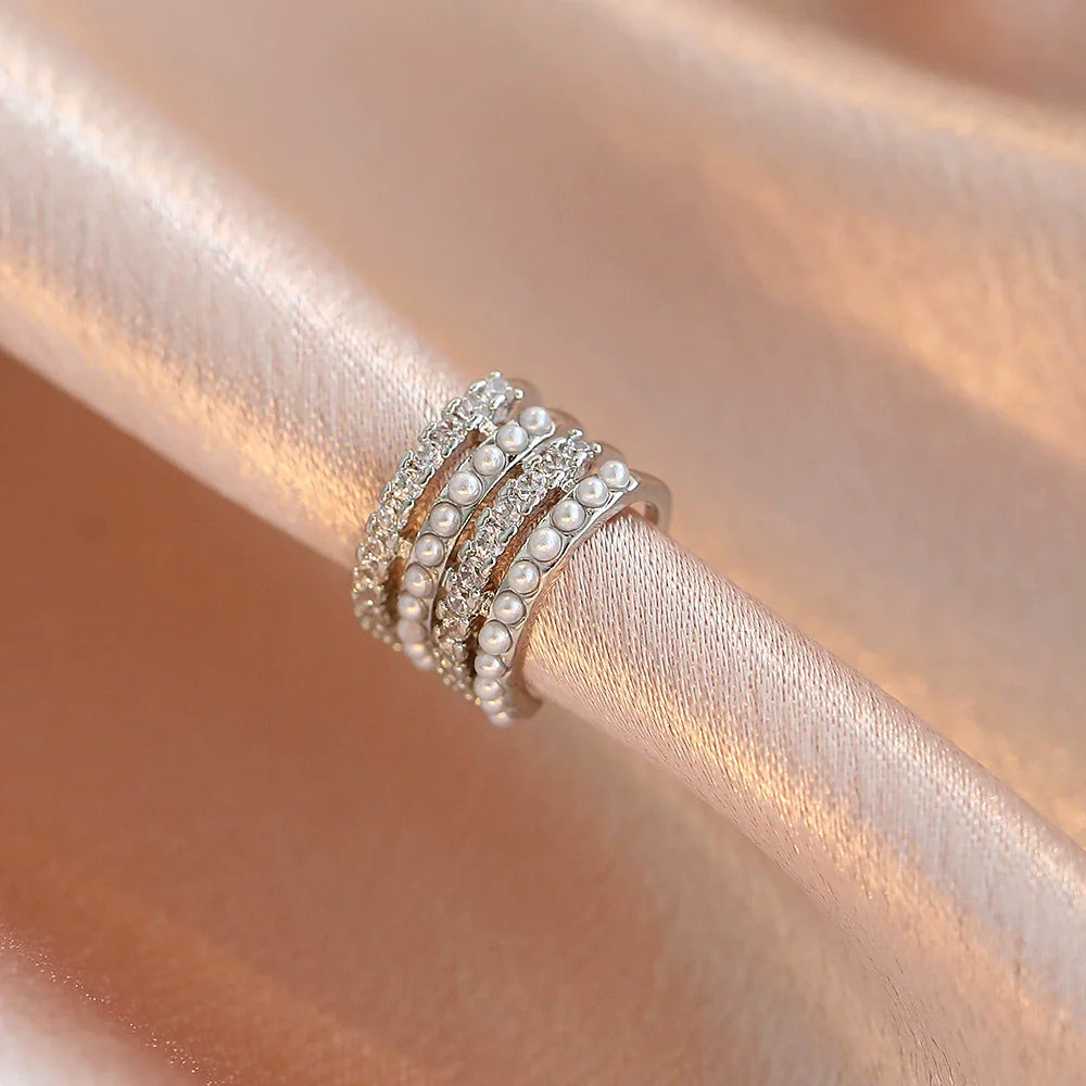 Wholesale Copper Pearls Multilayer Ear Clip Single Earrings for Women with Geometric Design and Pearl Setting