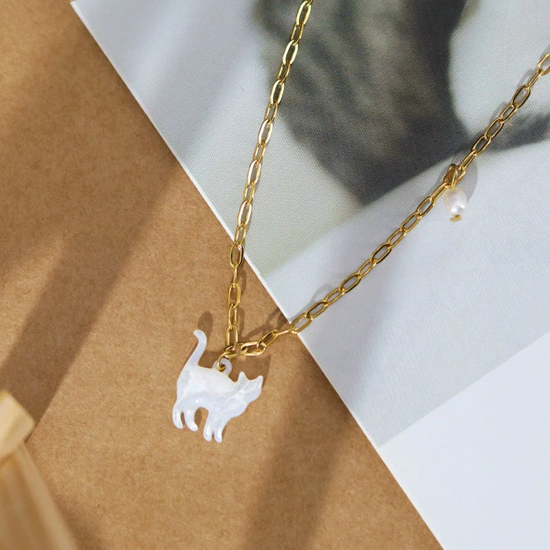 Wholesale Women'S Childhood Style Animals Zodiac Shell and Freshwater Pearl Necklace with Titanium Steel Plated 18K Golden Regular Chain and Polishing Treatment