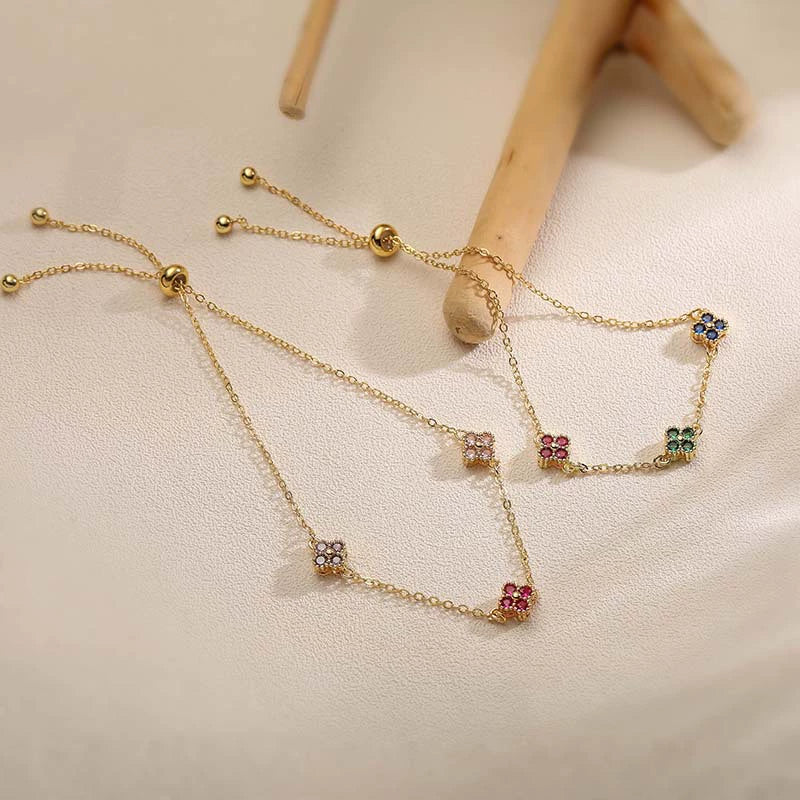 Clover Charm Pull Bracelet